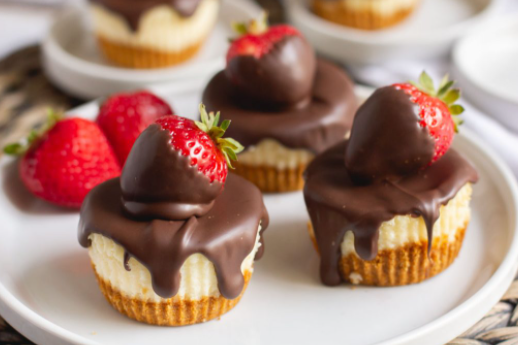 Recipes of February: Chocolate Covered Strawberry Mini Cheesecake Bites